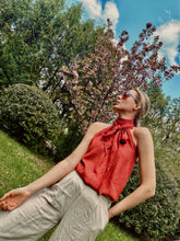 Kép betöltése a galériamegjelenítőbe: &#39;PIA&#39; halter nyakú lenvászon női top
