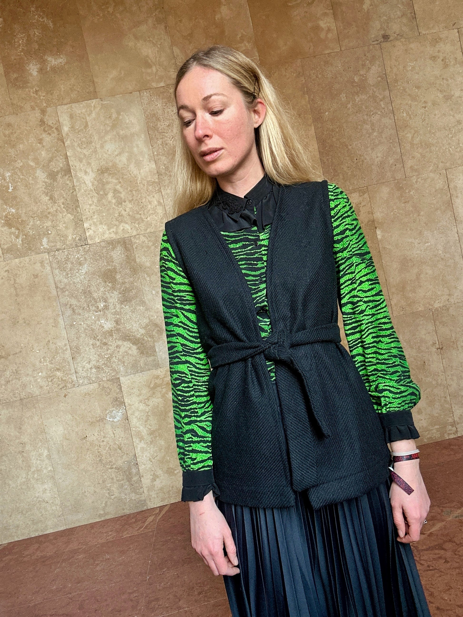 'ZERO BLACK'  női wrap gyapjú mellény 'MEDIUM'