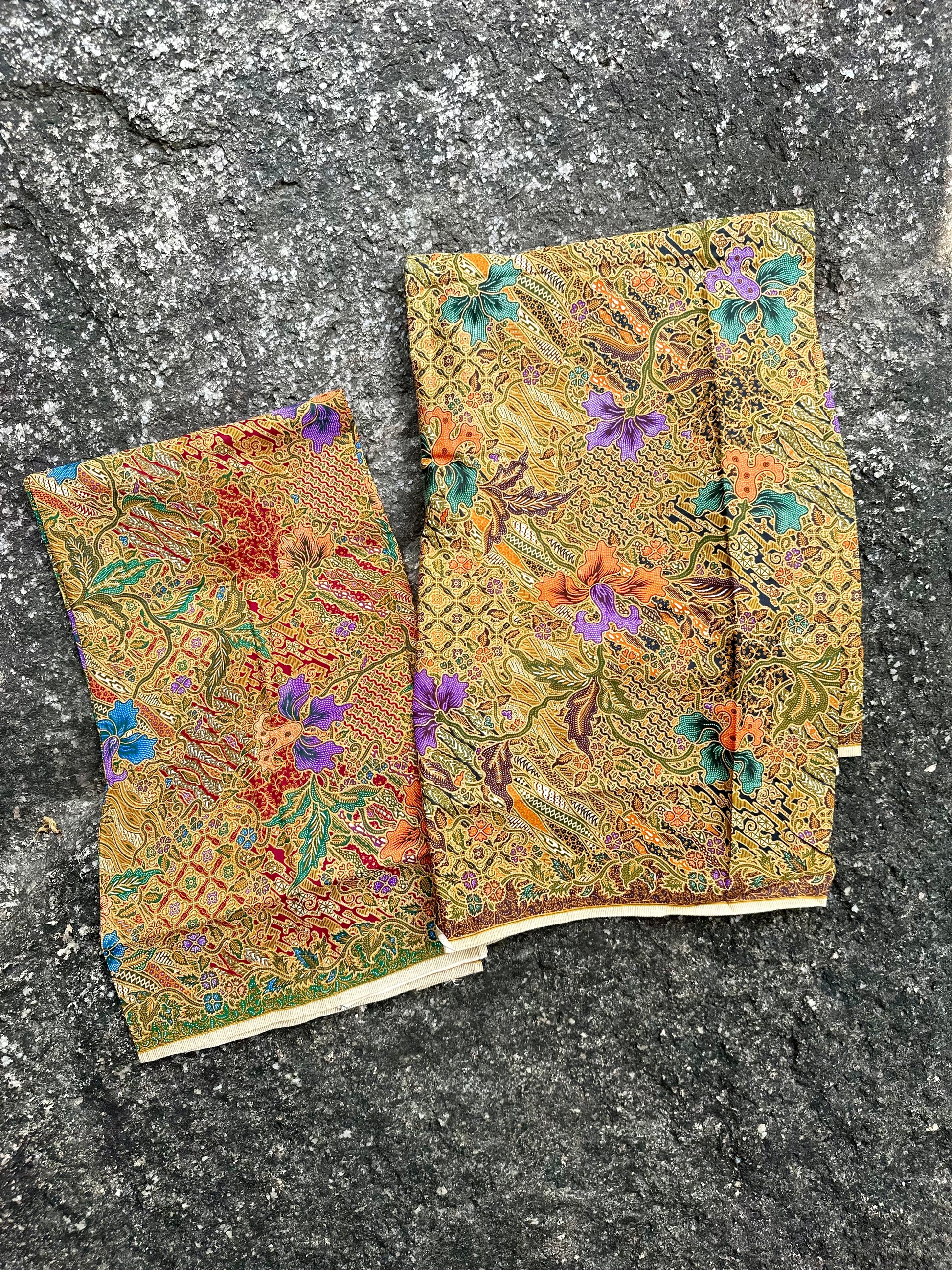 'LIBERTY' virágmintás thai batik crop top
