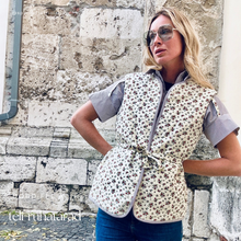 Kép betöltése a galériamegjelenítőbe: &#39;PATCHFEEL&#39; egyedi töltött zerowaste patchwork mellény
